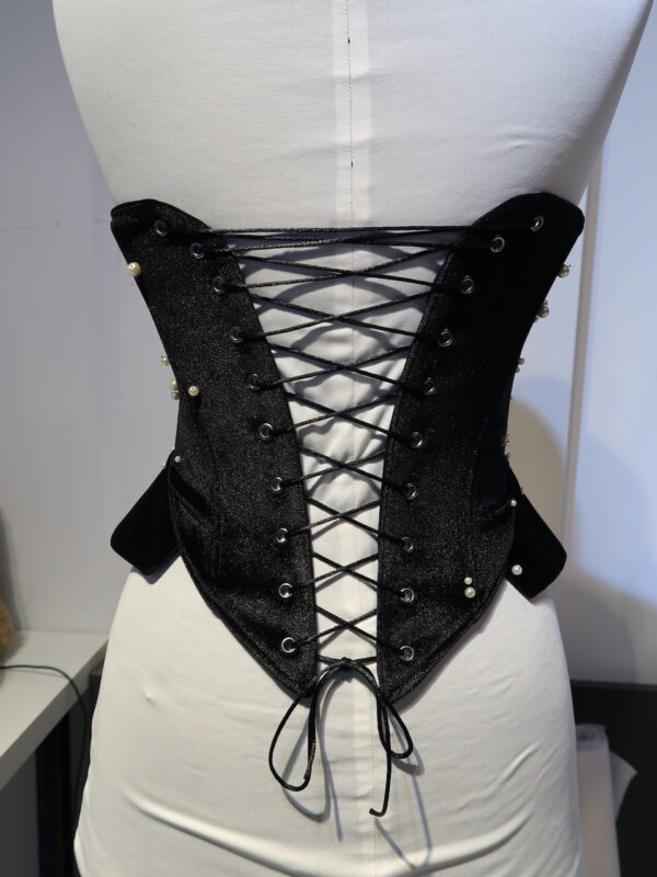 NUMBER 100. CORSET - Image 4